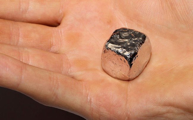 Kim loại quý giá nhất hành tinh Rhodium có giá 10.000 USD/ounce năm 2020 ?
