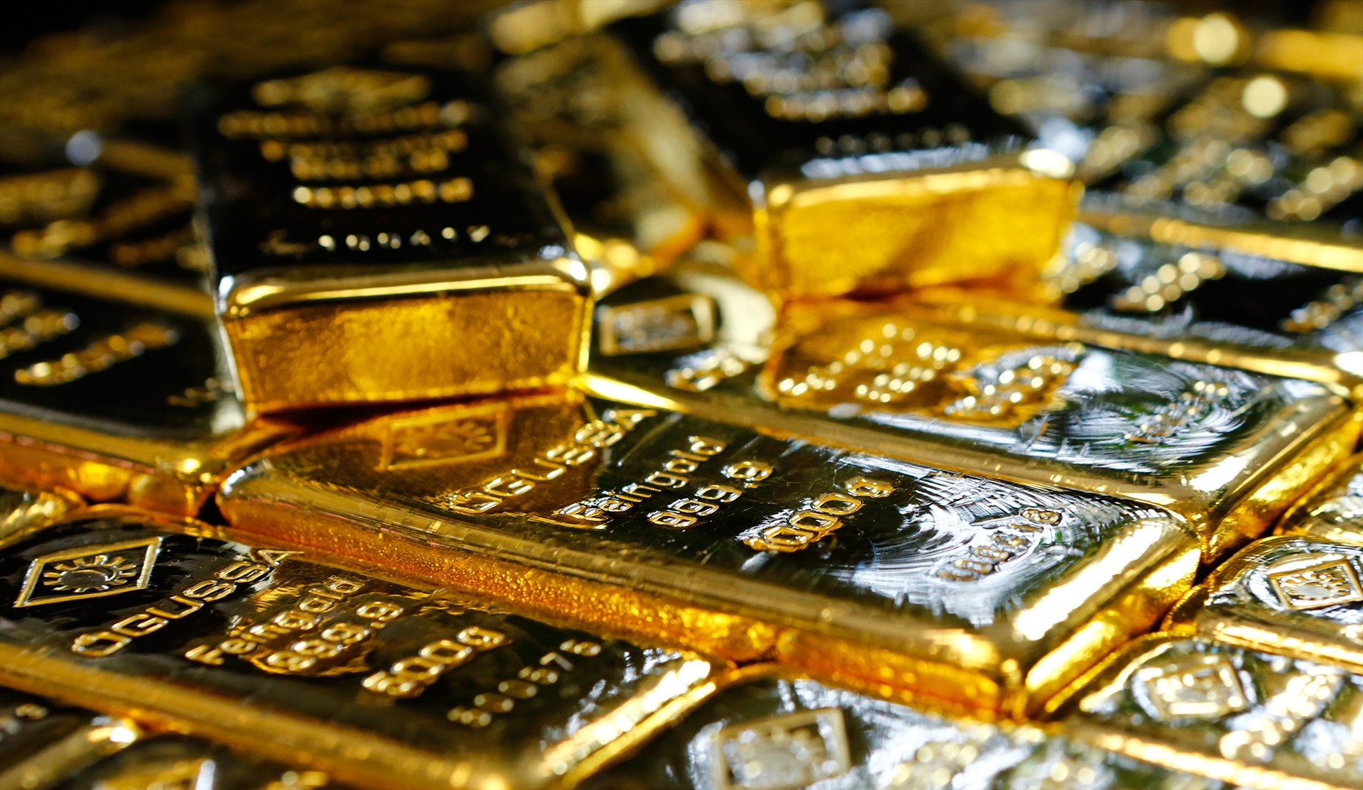 Giá vàng hôm nay 1/4/2020 Giá vàng trong nước giảm chậm hơn thế giới chênh hơn 2 triệu đồng