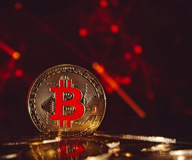 Giá Bitcoin sụt giảm thị trường đỏ rực