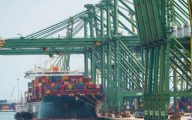 chi phí vận chuyển hàng hóa toàn cầu tăng mạnh vì thiếu container đang khiến