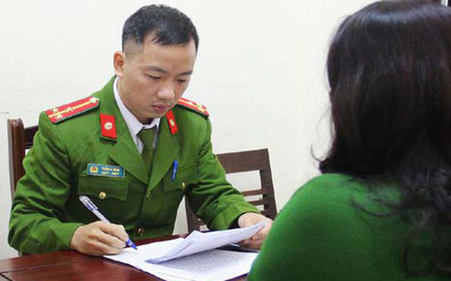 Bị lừa đảo cài phần mềm có logo công an Cô giáo mất 1 tỷ đồng Bị lừa đảo cài phần mềm có logo công an Cô giáo mất 1 tỷ đồng