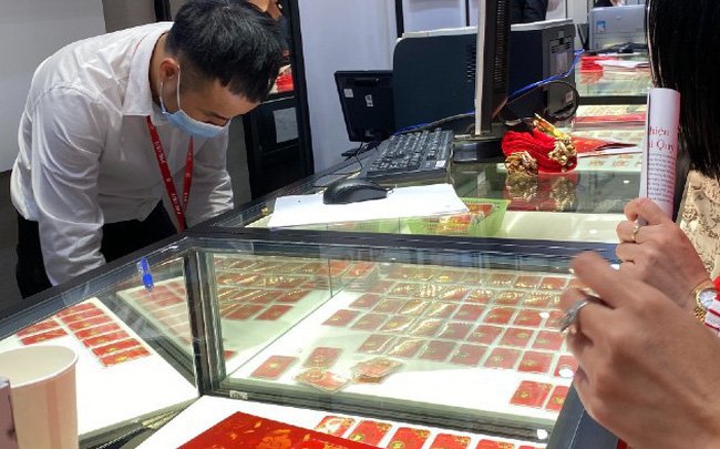 Tại sao giá vàng SJC sẽ giảm mạnh sau ngày vía Thần Tài ? Tại sao giá vàng SJC sẽ giảm mạnh sau ngày vía Thần Tài ?