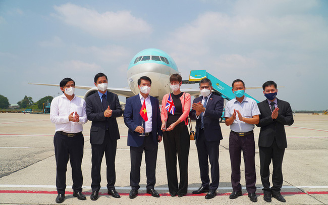 Tìm hiểu thông tin hơn 50.000 người sắp được tiêm vắc-xin Covid-19 Tìm hiểu thông tin hơn 50.000 người sắp được tiêm vắc-xin Covid-19