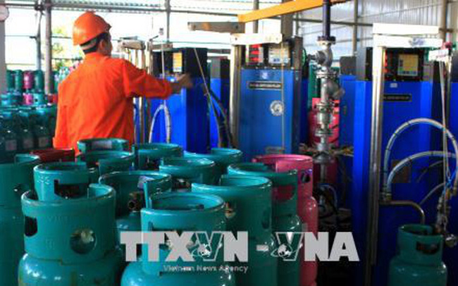 Giá gas trong nước tăng mạnh đẩy người tiêu sang dùng điện