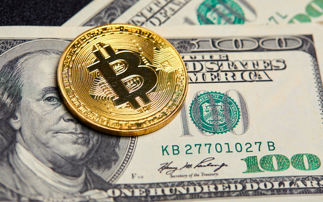 Nhà đầu tư "quay xe" kéo USD lao dốc, giá vàng và Bitcoin tăng