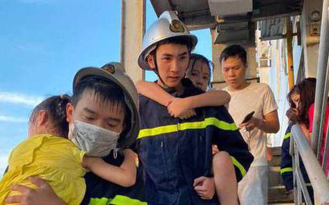 Hà Nội: Cứu sống bốn người từ đám cháy tại tầng 10 chung cư ở Hà Đông