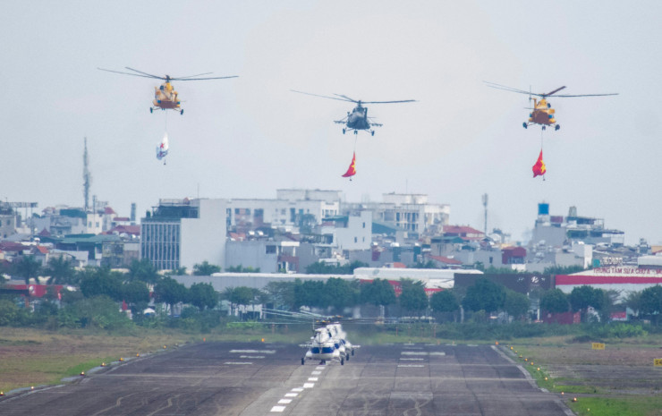 Toàn cảnh buổi tổng duyệt trình diễn ấn tượng của trực thăng và tiêm kích Su-30MK2 ở Hà Nội - 2