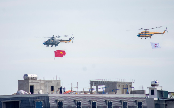 Toàn cảnh buổi tổng duyệt trình diễn ấn tượng của trực thăng và tiêm kích Su-30MK2 ở Hà Nội - 5