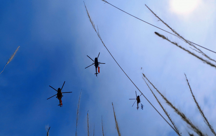 Toàn cảnh buổi tổng duyệt trình diễn ấn tượng của trực thăng và tiêm kích Su-30MK2 ở Hà Nội - 10